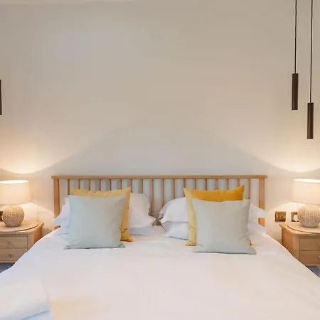 בית נופש The Nook A Luxurious With Hot Tub And On Site Bistro גרייט אייטון