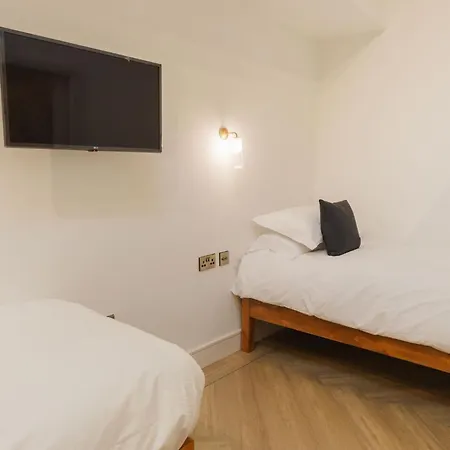 The Nook A Luxurious With Hot Tub And On Site Bistro