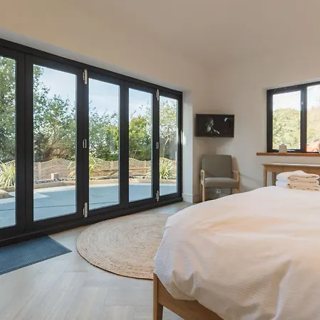 The Nook A Luxurious With Hot Tub And On Site Bistro בית נופש
