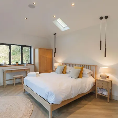 The Nook A Luxurious With Hot Tub And On Site Bistro