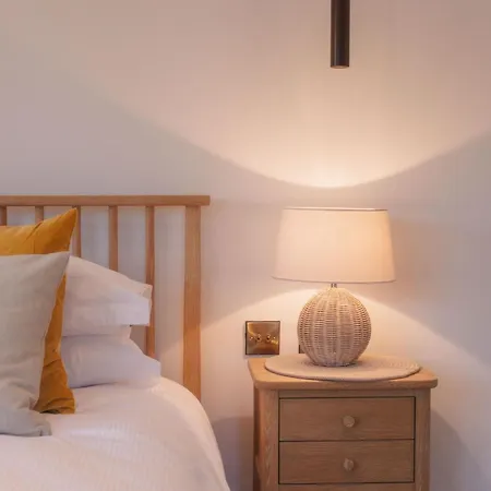 The Nook A Luxurious With Hot Tub And On Site Bistro * גרייט אייטון
