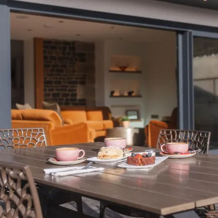 The Nook A Luxurious With Hot Tub And On Site Bistro בית נופש *