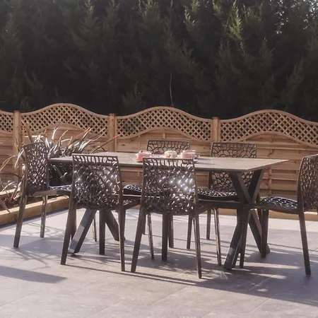 The Nook A Luxurious With Hot Tub And On Site Bistro בית נופש גרייט אייטון